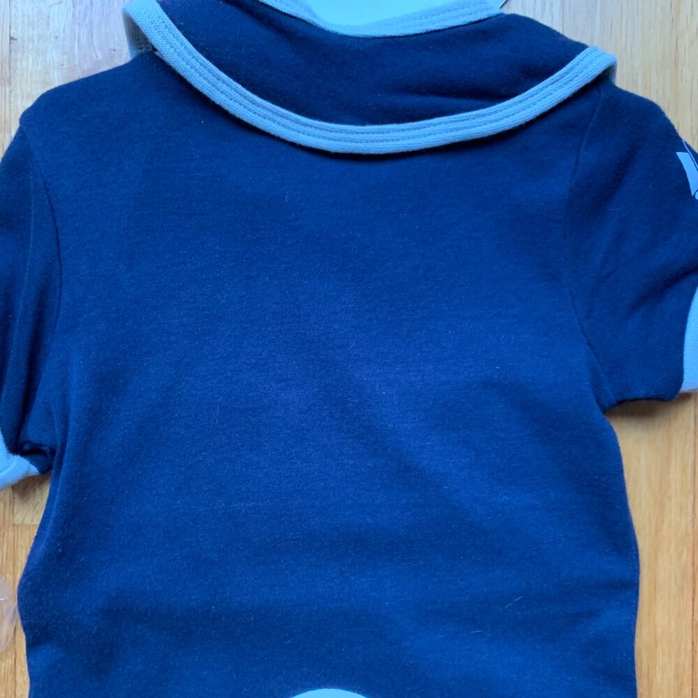 NWT Yankees 3-Piece Onesie Set 12 months Bib and Booties - Picture 9 of 13